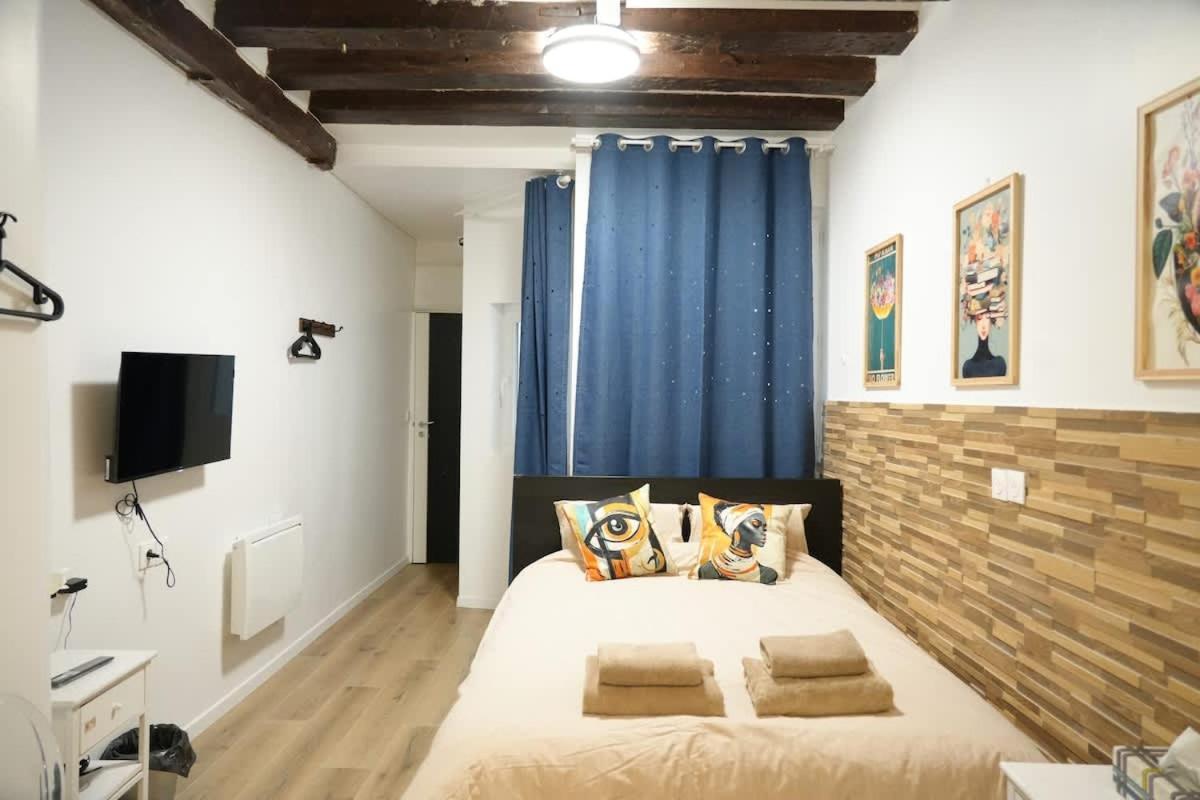 Apartment Pompidou Chic In Le Marais Paris