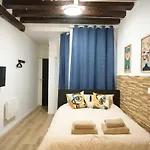 Pompidou Chic Studio in Le Marais