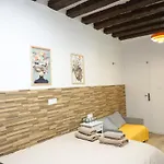 Pompidou Chic Studio in Le Marais